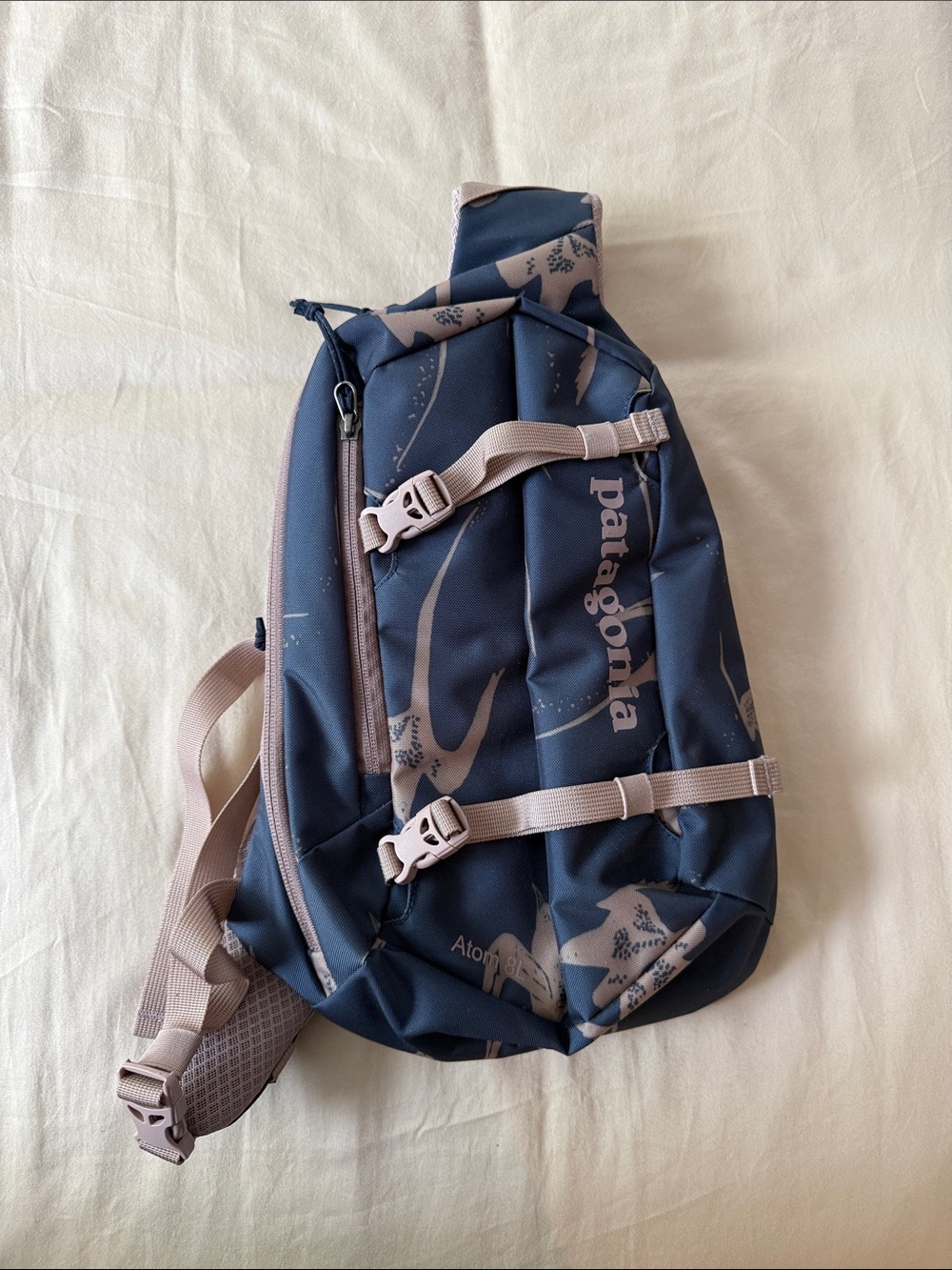 Patagonia Blue Atom Sling Pack with sparrows print . NWOT